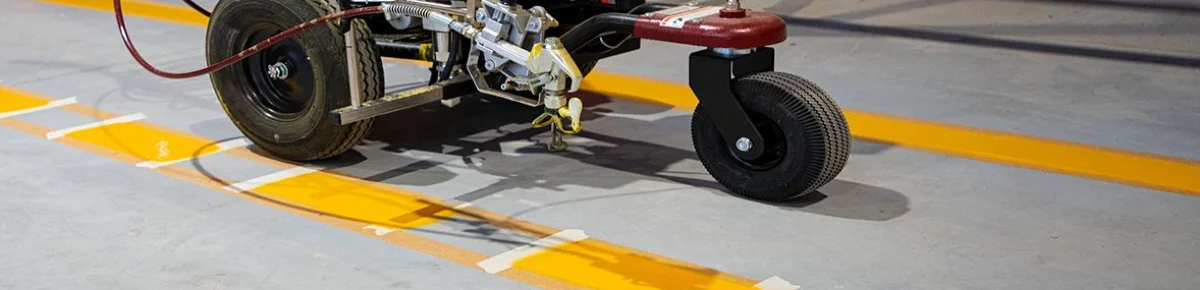 Droga do bezpieczeństwa Projektujemy malujemy oraz montujemy systemy oznakowania 